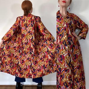 Vintage 1960’s psychedelic shades of raspberry, blues, lavender, orange & golden yellow quilted robe/coat/duster with large rounded collar,