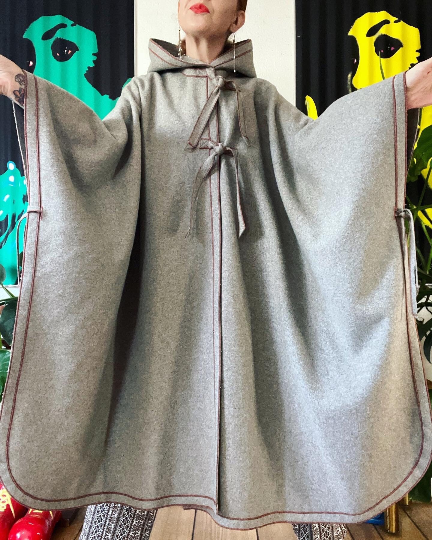 Vintage 1960's Heather Grey Wool Cape With Oxblood Contrast