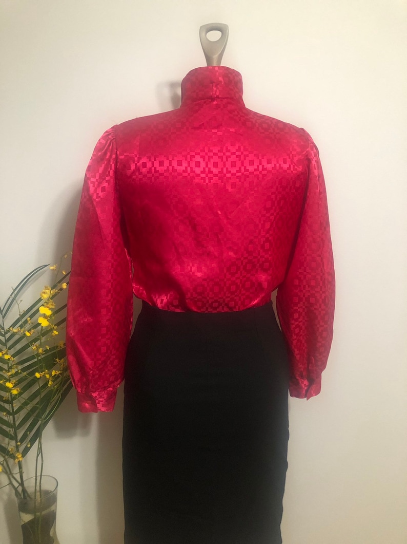 Hot pink vintage 80/'s blouse with cheat pleats