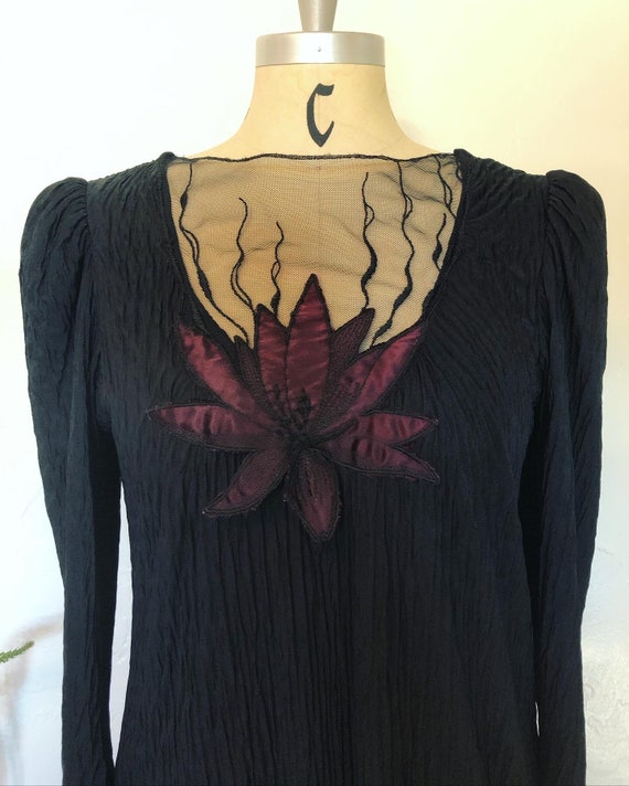 Unique witchy woman vintage 1970’s knit lotus drop