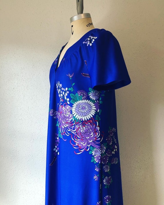 Vintage 1960’s / 1970’s royal blue peonies print c