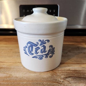 Vintage Pfaltzgraff (USA) Yorktowne Tea Canister with Lid / Tea Crock