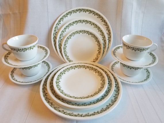 Corelle Vintage 1970's Spring Blossom Crazy Daisy 5 Piece Setting Dinnerware in Mint Condition
