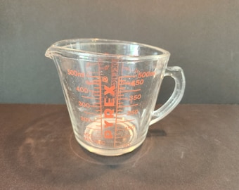  Pyrex Prepware 2-Cup Measuring Cup, Red Graphics, Clear: Home &  Kitchen