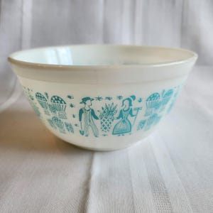 Vintage Pyrex 402 Amish Butterprint 1 1/2 QT Mixing Bowl ~ Turquoise Pyrex