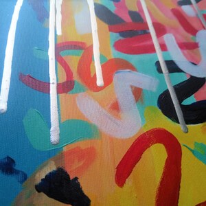 以下が含まれることがあります： 赤、オレンジ、黄色、青、緑、黒、白の太い筆致で描かれた抽象画。絵画はテクスチャのある表面とモダンなスタイルを持っています。