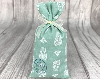 fragrant lavender sachet, dried lavender, green scented sachet, subtle gift, small souvenir, product of Provence