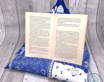 malleable reading pillow, light tablet pillow, soft bookend, gift idea, in 2 different colors, product of Provence