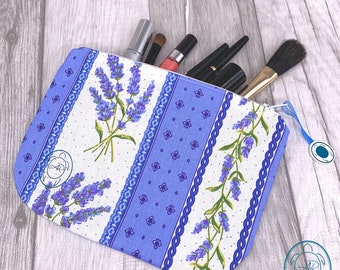 flat cosmetic bag, pouches, lavender patterns, bags for holiday memories, utensilo, fabrics of Provence