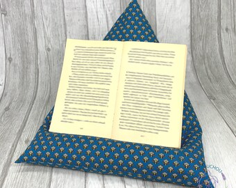 Coussin de lecture lumineux dans les tons roses, porte tablette malléable, idée cadeau pour Noël, produit de Provence