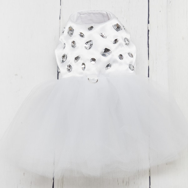 Robe Bling Bling en satin blanc et fausses pierres argent, jupe en tulle blanc (tutu) pour chien pour mariage ou autres occasions.