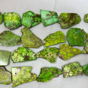 Imperial Jasper 20-40mm x 30-50mm Flat Nuggets Sea Sediment Jasper Yellow Green Dyed Beads 15inch Jewelry Bracelet Necklace Material Supply