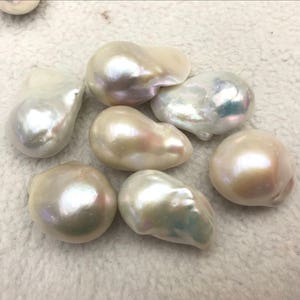 16-20mmx20-30mm Genuine Baroque Pearl, Natural Color White Nucleated Freeshape Freshwater Pearl Loose Pendant Without Hole---1 Piece