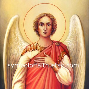 Pode incluir: Uma pintura de um anjo com asas brancas, vestindo uma t&uacute;nica vermelha e armadura dourada, segurando uma espada. O anjo tem uma aur&eacute;ola e est&aacute; em p&eacute; sobre um fundo dourado. O texto "Св-михаил-арх." est&aacute; escrito no topo da pintura.