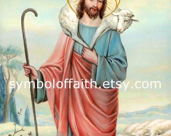 Pode incluir: Uma pintura de Jesus Cristo como o Bom Pastor, carregando um cordeiro nos ombros. Ele está rodeado por um rebanho de ovelhas em um campo. O texto "Eu sou o bom Pastor, conheço as minhas ovelhas, e as minhas ovelhas me conhecem." está escrito em letras douradas no topo da pintura.