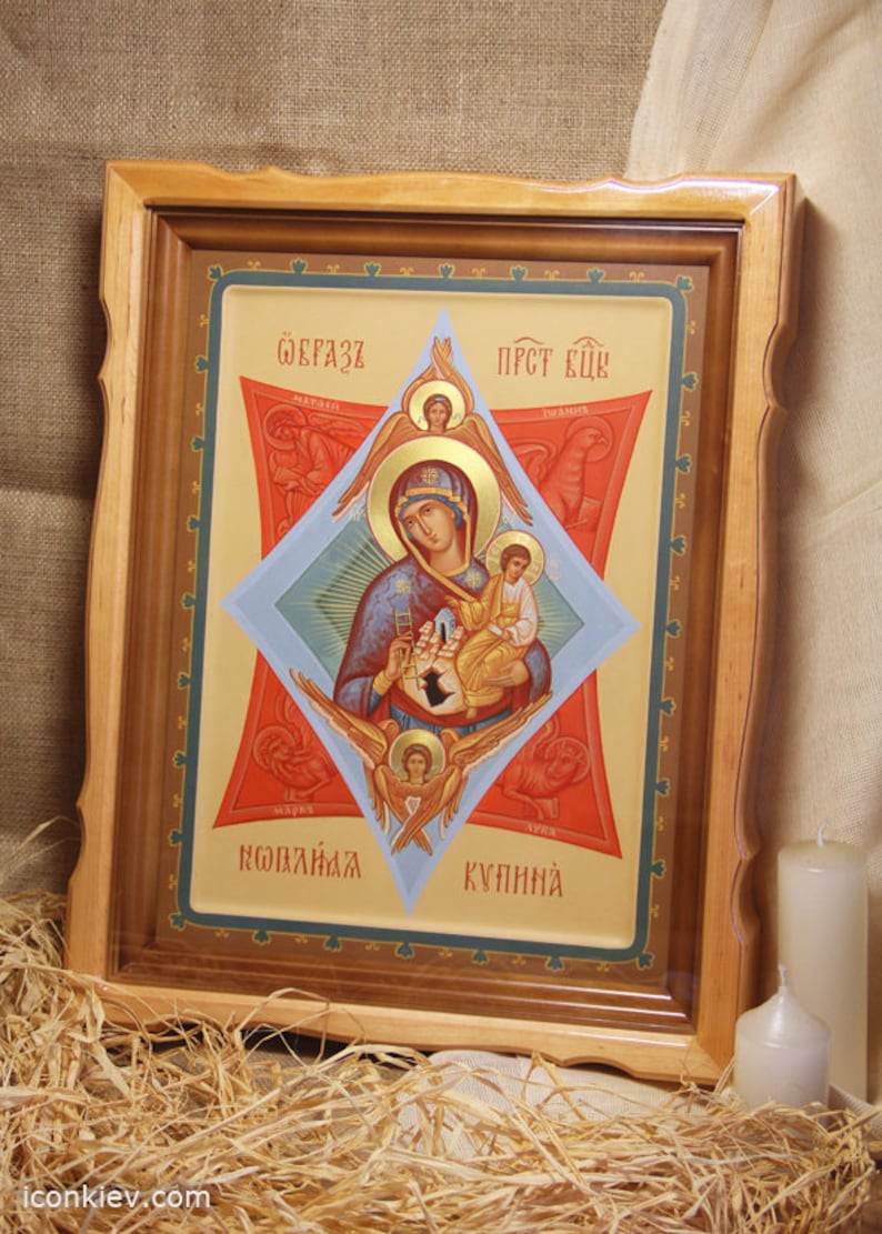 K&ouml;nnte beinhalten: Eine gerahmte religi&ouml;se Ikone, die die Jungfrau Maria zeigt, die das Jesuskind h&auml;lt. Die Ikone ist in traditionellem Stil mit goldenen Akzenten gemalt und tr&auml;gt den Text "Образ Прст Ейск" in kyrillischer Schrift.