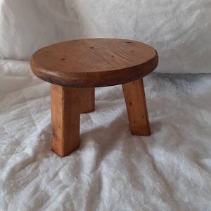 Handgemachter Hocker aus Holz: Blumenhocker