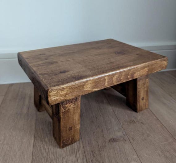 Kleiner Hocker / kleiner Hocker / Tisch aus Holz