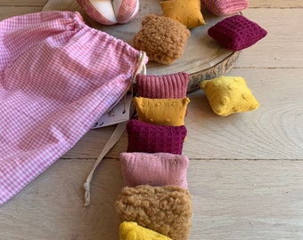 Montessori inspired awakening set - Grasping ball - tactile cushions - sensory squares - pink and burgundy