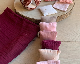 Montessori inspired awakening set - Grasping ball - tactile cushions - sensory squares - pink and burgundy