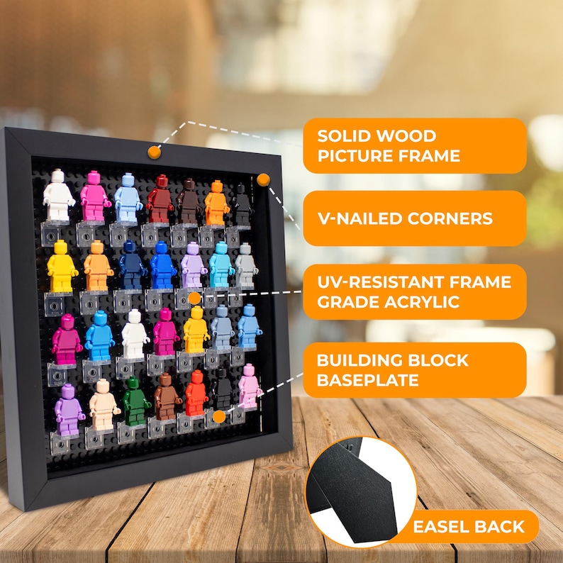 Peut inclure: Cadre photo en bois noir avec un devant en acrylique transparent affichant une collection de figurines Lego color&eacute;es. Le cadre est dot&eacute; d'un chevalet int&eacute;gr&eacute; &agrave; l'arri&egrave;re et de coins clout&eacute;s en V.