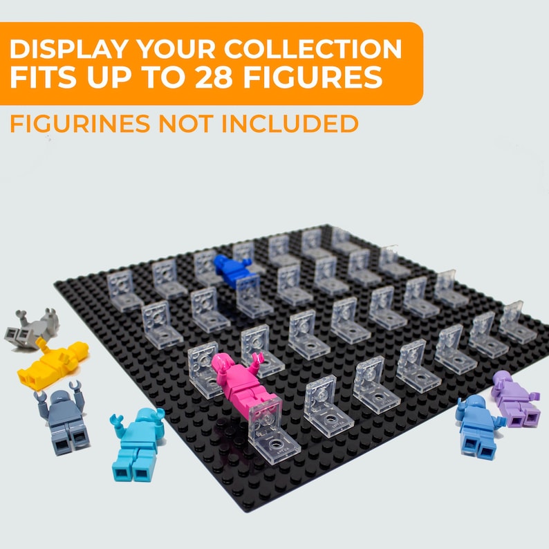 Peut inclure: Un pr&eacute;sentoir noir avec 28 fentes en plastique transparent pour exposer des figurines. Le pr&eacute;sentoir est en plastique noir et pr&eacute;sente un motif en grille. Le texte "DISPLAY YOUR COLLECTION FITS UP TO 28 FIGURES" est imprim&eacute; en orange en haut du pr&eacute;sentoir. Le texte "FIGURINES NOT INCLUDED" est imprim&eacute; en orange sous la premi&egrave;re ligne de texte.
