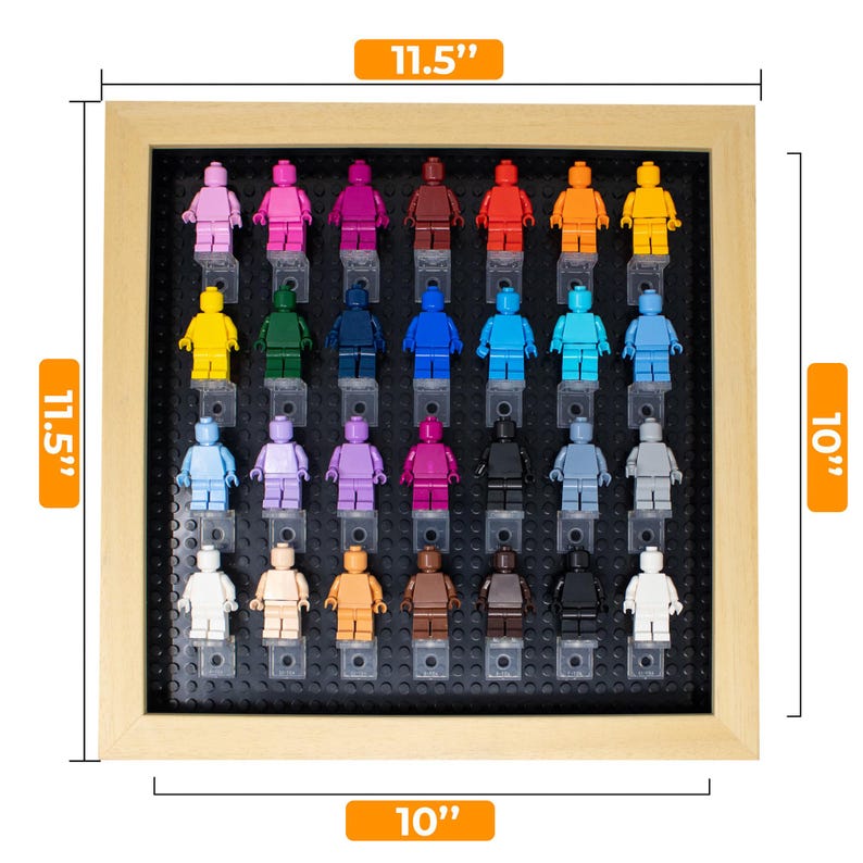 Peut inclure: Un cadre en bois avec un fond noir et 36 pr&eacute;sentoirs en plastique transparent contenant des figurines Lego miniatures de diff&eacute;rentes couleurs. Le cadre mesure 11,5 pouces par 11,5 pouces et a une ouverture de 10 pouces par 10 pouces.