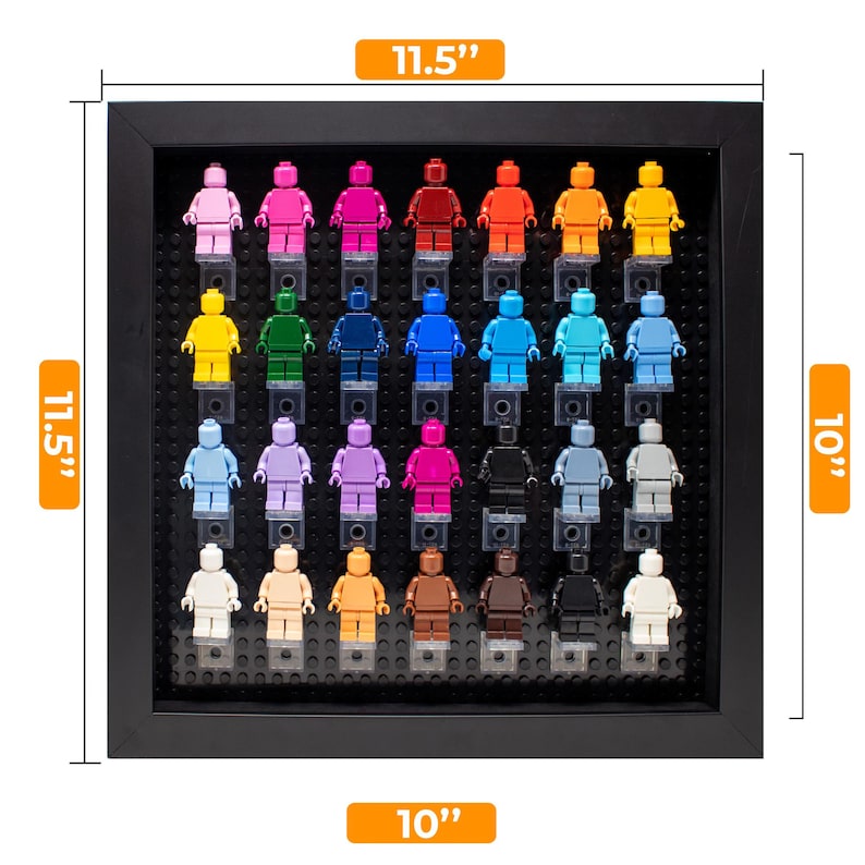 Peut inclure: Un cadre noir avec un devant en acrylique transparent pr&eacute;sente une collection de 36 figurines Lego color&eacute;es. Le cadre mesure 29,2 cm sur 29,2 cm et a une profondeur de 25,4 cm.
