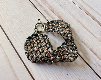 SuperDuo Netted Toggle Bracelet in Pink & Gray