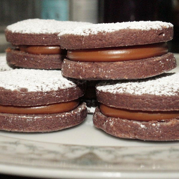 Chocolate PERUVIAN ALFAJORES filled with dulce de leche, birthday gift, valentine's day, thanksgiving, Christmas, handmade, artisanal