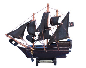 Wooden Blackbeard's Queen Anne's Revenge Model Pirate Ship 7"