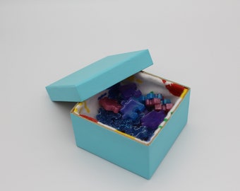 Puzzle multicolore avec boîte