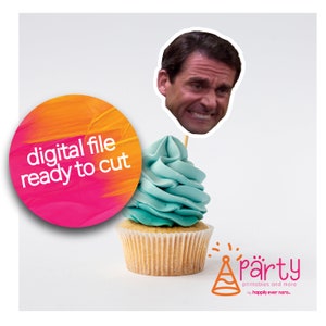 Puede incluir: Un topper de cupcake para cortar digitalmente con una imagen imprimible de un hombre con una expresi&oacute;n de sorpresa. El topper de cupcake es perfecto para una fiesta de cumplea&ntilde;os o cualquier ocasi&oacute;n especial.