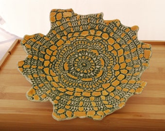 Green and gold lace dish