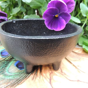 Cauldron / 4 Inch SMALL Cast Iron Cauldron / OVAL / Smudge Bowl / Charcoal Burner  / Oval Incense Bowl / Incense Bowl / Herbal Pot / Burner