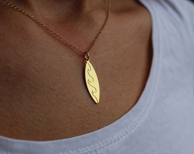 Gold Surfboard Necklace For Women - Dainty Silver Surfer Pendant - Minimalist Surfboard Jewelry To Gift For Her