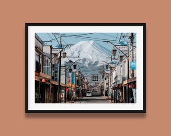 Impression d'art originale de la rue du mont Fuji Honcho, paysage, impression du Japon, photo de rue du Japon par Peter Yan, art mural Fuji Mountain