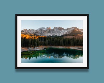 Impresión del Lago di Carezza – Fotografía de paisajes lacustres en las Dolomitas, Italia