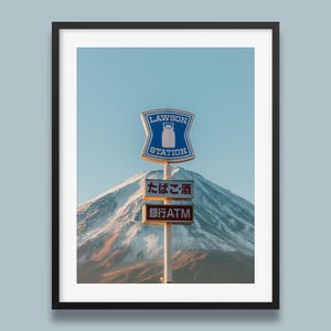 Print Japan Mt Fuji Lawson-bord | Mt Fuji Original Art Print, Japanse winkel Esthetische print, Japanse landschapsfoto door Peter Yan