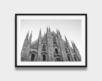Fotografía en blanco y negro de la catedral gótica del Duomo de Milán