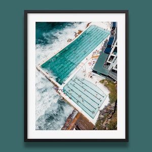 Impresión artística de icebergs de la playa Bondi de Sídney II, póster de la piscina de rocas de Sídney, fotografía del océano australiano, impresión de arte mural costero, natación en un día de verano