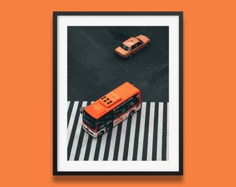 Japan-Druck | Shibuya Crossing Bus & Taxi | Fotokunst Druck von Peter Yan | Urban Tokyo Streets Original Wandkunst