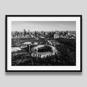 Impresión en blanco y negro de Melbourne MCG / Póster aéreo, impresión de arte mural con el horizonte de la ciudad, impresión fotográfica original de Melbourne