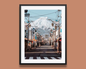 Impression d'art originale de la rue du mont Fuji Honcho, impression du Japon, photo de rue du Japon par Peter Yan, art mural Fuji Mountain