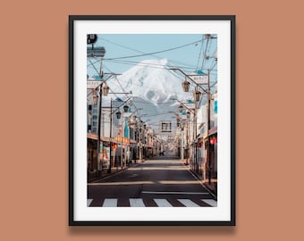 Impression d'art originale de la rue du mont Fuji Honcho, impression du Japon, photo de rue du Japon par Peter Yan, art mural Fuji Mountain