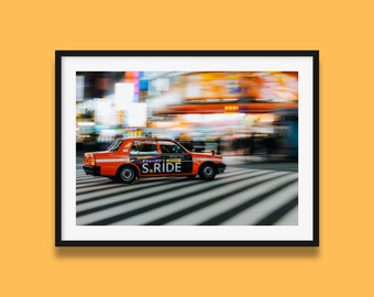 Impression de Tokyo | Impression d'art originale Shinjuku Speeding Orange Taxi, impression de photographie de nuit de rue de Tokyo, photo urbaine du Japon par Peter Yan