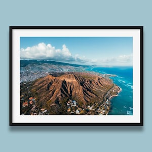 Diamond Head Hawaii Wall Art – Aerial Honolulu Landscape Print, Coastal Travel Photography, Oahu Mountain Poster for Beach House Decor