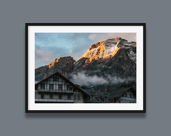 Impresión fotográfica del amanecer en los Dolomitas: paisaje de los Alpes italianos