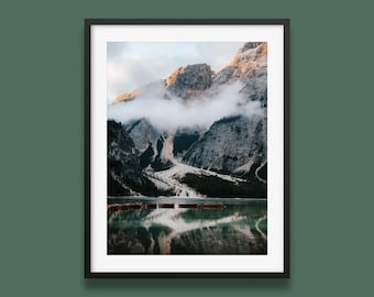 Impresión del lago Dolomitas: Arte mural vertical de los Alpes italianos