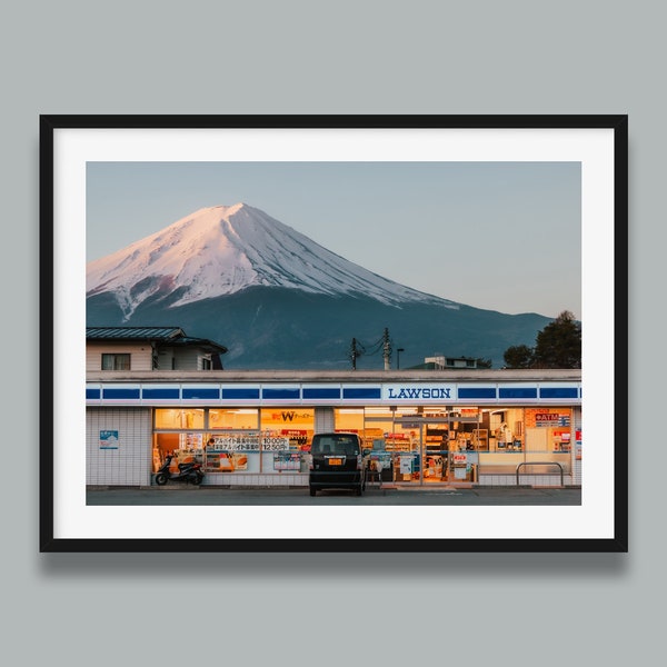 Japan Lawson Fuji Druck | Mt Fuji Sunrise Original Kunstdruck, japanischer Laden ästhetischer Druck, Japan Landschaftsfoto von Peter Yan